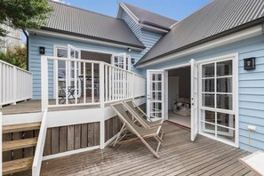 House | 2 bedrooms, desk, iron/ironing board, Internet - Rye Hamptons-inspired Gem (Rye)