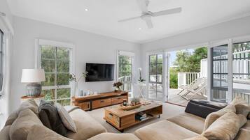 Casa | 2 quartos, escrivaninha, ferros/tábuas de passar roupa