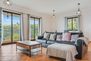 Apartemen | 3 kamar tidur dan internet