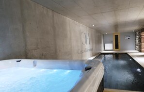 Indoor pool, outdoor pool, open 10:00 AM to 9:00 PM, pool umbrellas - Casa d'Henrique (Vieira do Minho)