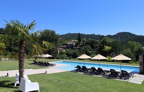 Indoor pool, outdoor pool, open 10:00 AM to 9:00 PM, pool umbrellas - Casa d'Henrique (Vieira do Minho)
