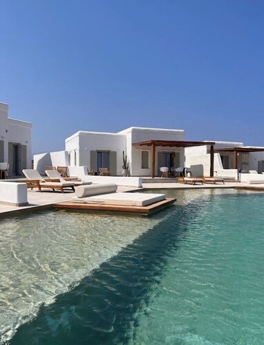 Villa with semi private pool in koufonisia