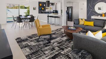 House | 4 bedrooms, desk, iron/ironing board, Internet