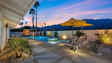 House | 4 bedrooms, desk, iron/ironing board, Internet