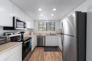 Apartment - Desert Rose- Condo With Pool and Tennis Courts (Palm Springs)