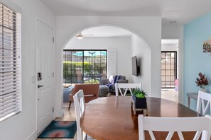 Apartment - Desert Rose- Condo With Pool and Tennis Courts (Palm Springs)