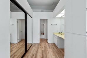 Apartment | 2 bedrooms, iron/ironing board, Internet