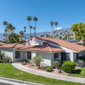 Exterior - Desert Rose- Condo With Pool and Tennis Courts (Palm Springs)