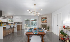 4 bedrooms, Internet - Pop Art Paradise- Monthly Pool Spa (Palm Springs)