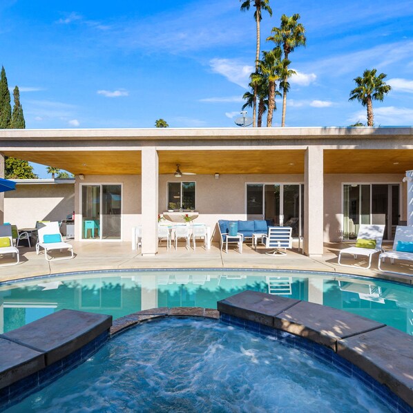 4 bedrooms, Internet - The Palms- Pool Jacuzzi and Pet Friendly (Palm Springs)