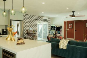 16 عدّة غرف نوم وخدمة الإنترنت