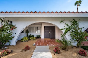 House | 3 bedrooms, iron/ironing board, Internet - Mountain View Mid-century (Palm Springs)