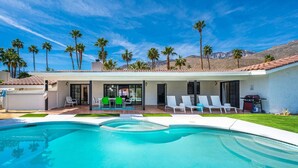 A pool with lounge chairs, a patio area, and palm trees. - Mountain View Mid-century (Palm Springs)