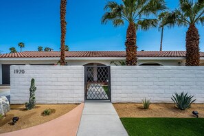 House | 3 bedrooms, iron/ironing board, Internet