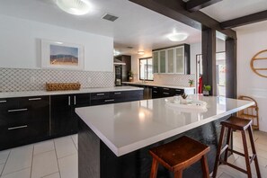 ハウス | 専用キッチン | 冷蔵庫、コンロ