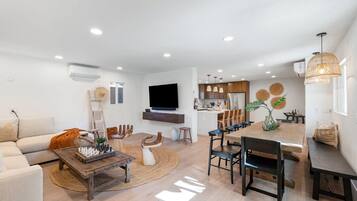 House, Accessible | 9 bedrooms, desk, Internet