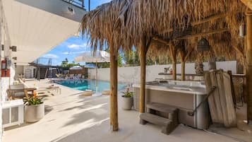 9 bedrooms, desk, Internet