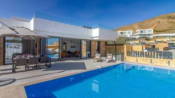 House | 7 bedrooms, Internet