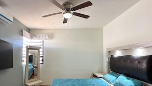 House - Sleek Downtown Escape With Private Parking (Puerto Peñasco)