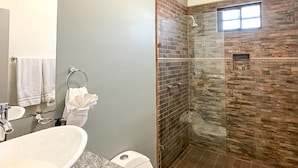 House - Sleek Downtown Escape With Private Parking (Puerto Peñasco)