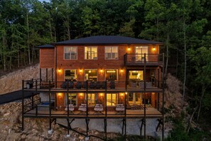 Exterior - Sleeps 20・Mtn View・Indoor Pool・Theater・Gym・Hot tub (Sevierville)