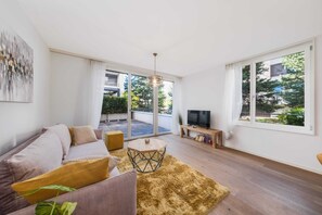 Télévision, jeux vidéo, lecteur de DVD, espaces bureaux