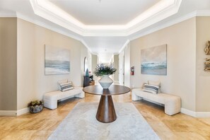 Room - Luxury Penthouse Condo With 360 Oceanviews (Seven Mile Beach)