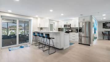 Villa | 4 bedrooms, desk, Internet