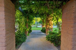 6 bedrooms, Internet - Arcadia 6BR Paradise Pool Hot Tub Cold Plunge (Phoenix)