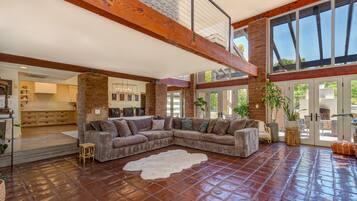 House | 6 bedrooms, Internet