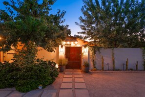 6 bedrooms, Internet - Arcadia 6BR Paradise Pool Hot Tub Cold Plunge (Phoenix)