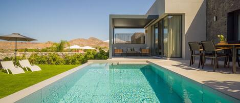 UppvÀrmd pool