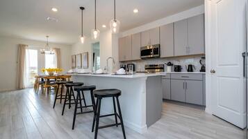 House | 4 bedrooms, Internet