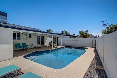 Family Retreat By Old Town w Pool