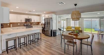 Family Retreat By Old Town w Pool