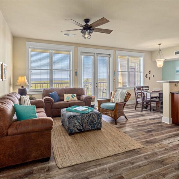 2 bedrooms, iron/ironing board, Internet - The Perfect Beachfront Destination (Galveston)