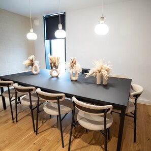 Apartament, fumadors | 4 dormitoris, planxa i posts de planxar i Internet