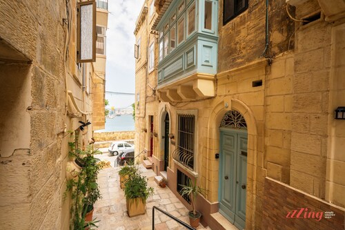 Charming Historic Home With Rooftop Views