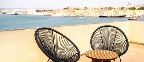 2 camere, una scrivania, Internet