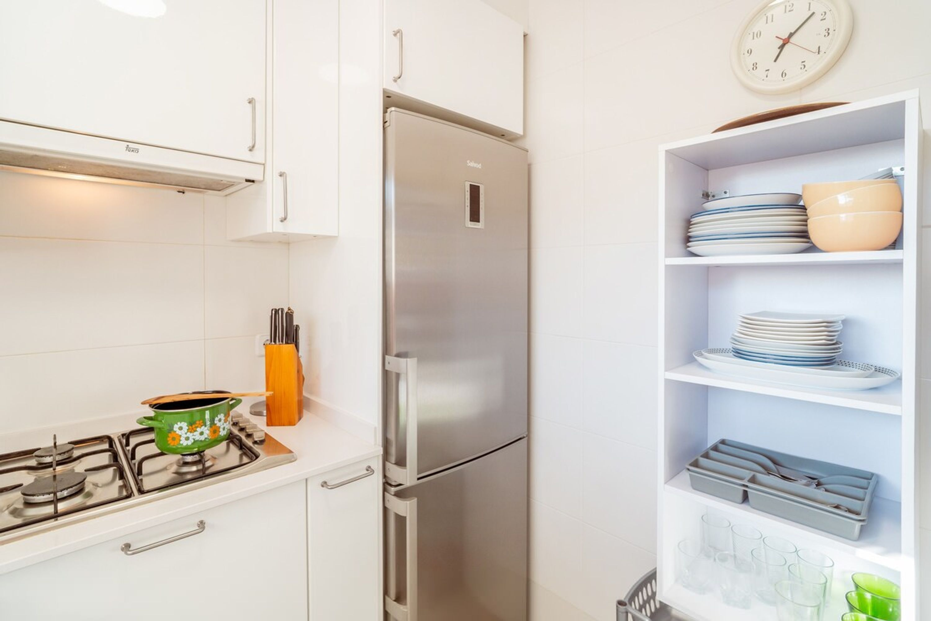 Apartament | 2 dormitoris, planxa i posts de planxar i Internet 