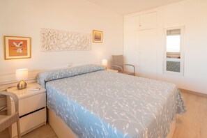 Apartamento | 2 dormitorios, tabla de planchar con plancha, Internet