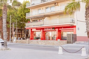 2 chambres, fer et planche à repasser, Internet