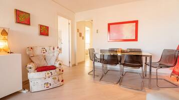 2 bedrooms, iron/ironing board, Internet