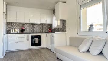 ์ํํธ | 2 ๊ฐ์ ์นจ์ค, ์ธํฐ๋ท