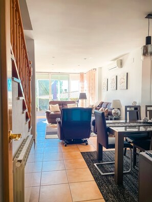 House | Meja