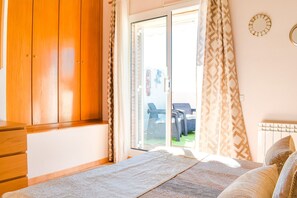 4 bedrooms, desk - Unik Vacation Tamarit (Tarragona)