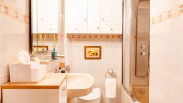 1 bedroom, iron/ironing board, Internet