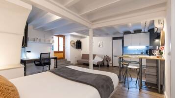 Apartment | 1 bedroom, desk, iron/ironing board