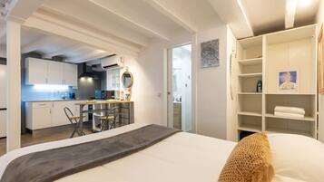 Apartment | 1 bedroom, desk, iron/ironing board