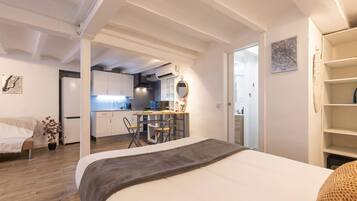 Apartment | 1 bedroom, desk, iron/ironing board